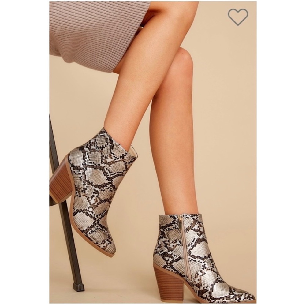 Red Dress Boutique Vegan Snake Print Booties Sz 8